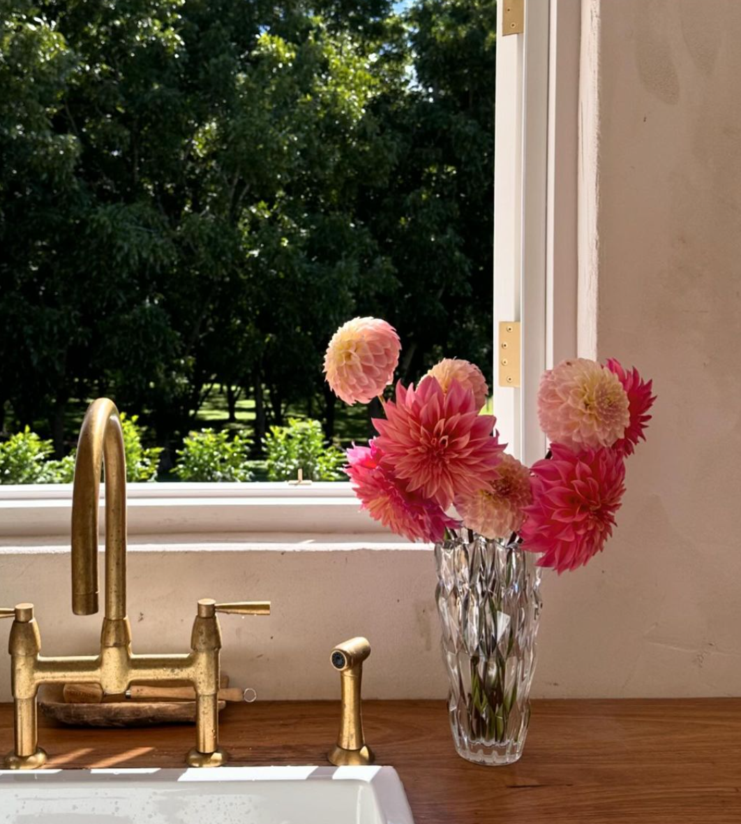 QUARTZ VASE.